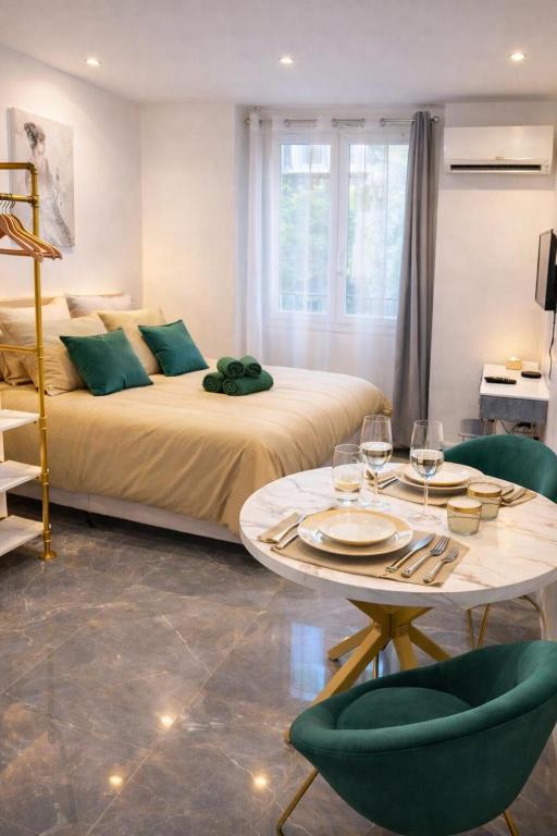 a room with two beds and a table and chairs at La Chic Opéra - à 30 secondes min du Vieux-Port- Clim in Marseille