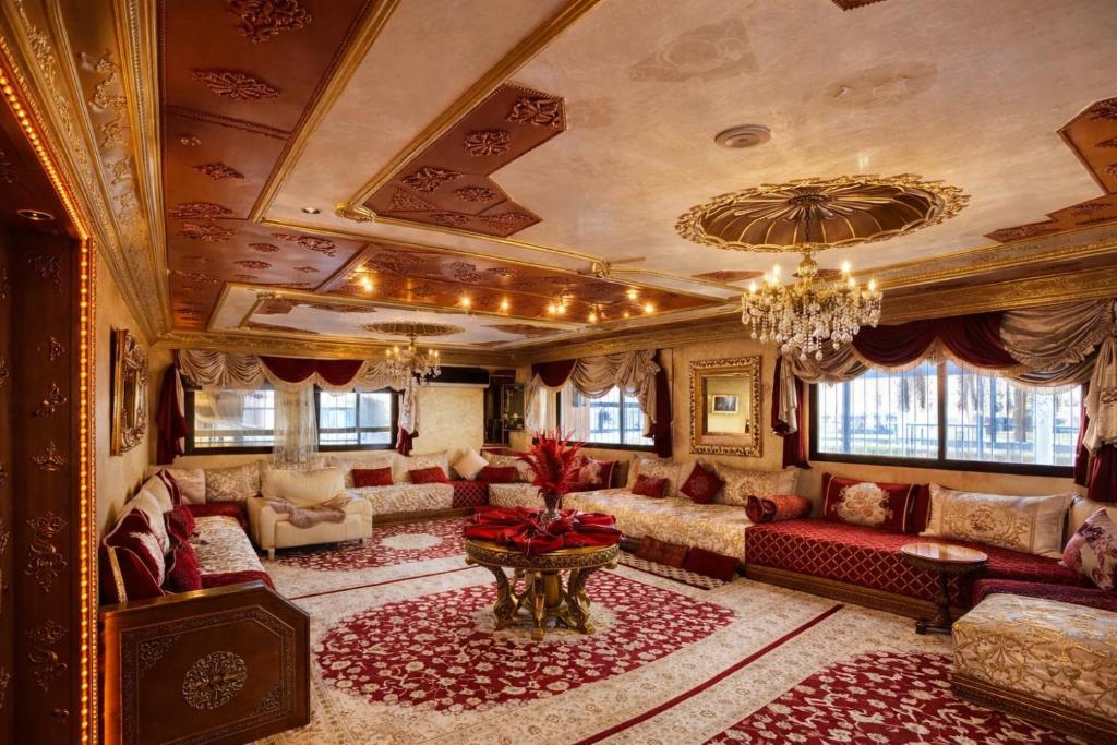 Luxury Moroccan Apartment - Tradition & Modern Comfort, Casablanca ...