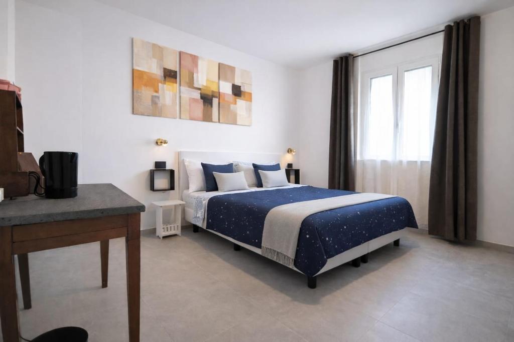 a bedroom with a bed and a desk in it at BB Cadore casa vacanze in Varese
