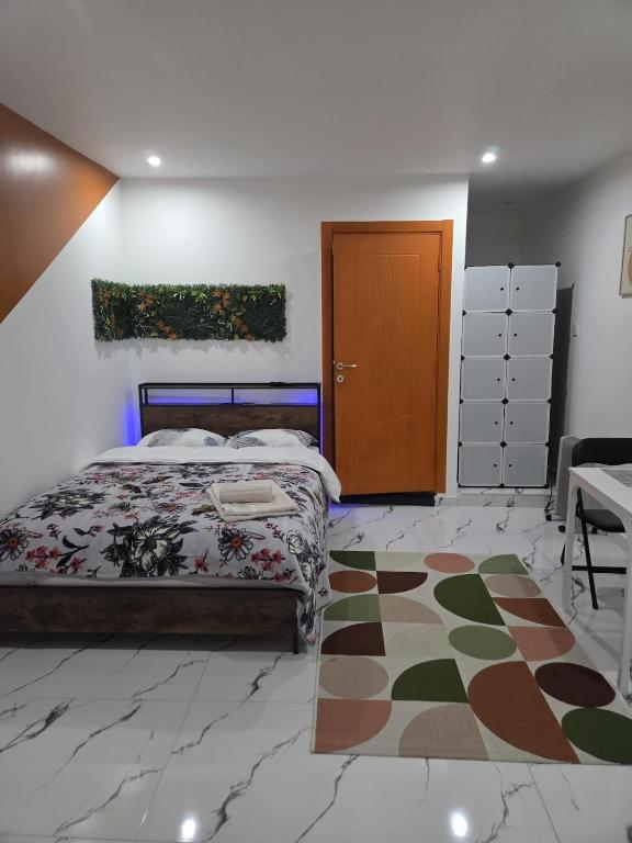 a bedroom with a bed and a wooden door at Cozy renovated studio Comfort practicality in Bourgoin