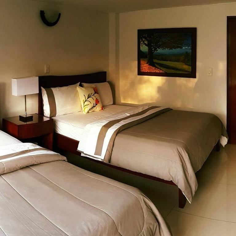 Postel nebo postele na pokoji v ubytování Hotel Fontanar Usaquen
