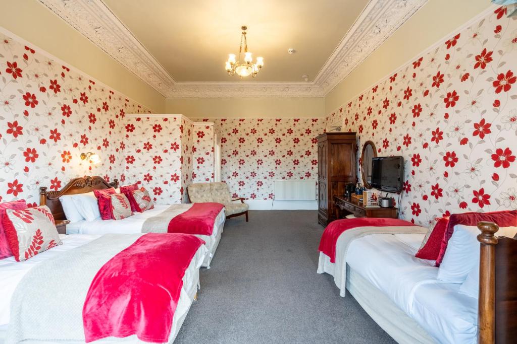 The Gifford - Deluxe Family Room