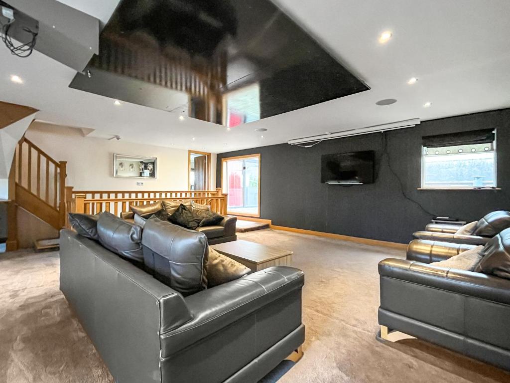 a living room with two leather couches and a couch at The Wendover in Rowen