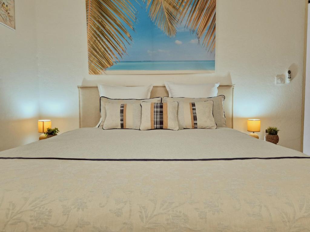 a bedroom with a bed with a view of the ocean at Vi la dous Kreyol in Sainte-Rose