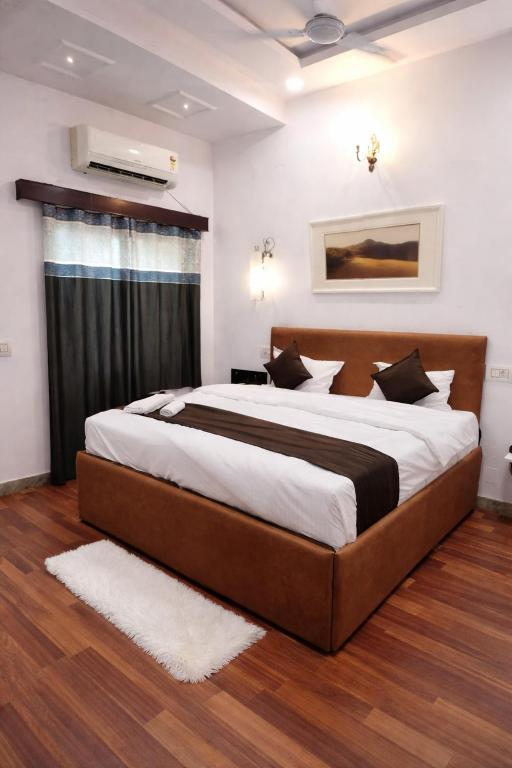 a bedroom with a large bed in a room at New Mewar Darshan in Udaipur