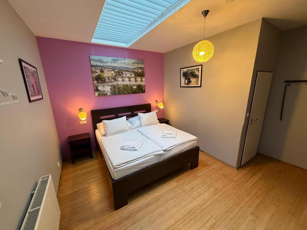 Llit o llits en una habitació de Central Studios