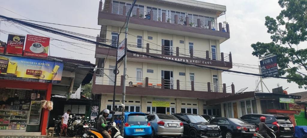 a building with a balcony on the side of it at Dago Hotel Salon FORA in Bandung