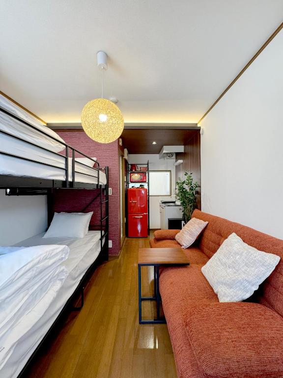 a living room with a couch and bunk beds at JindaijiStudio SAZU222 in Chofu