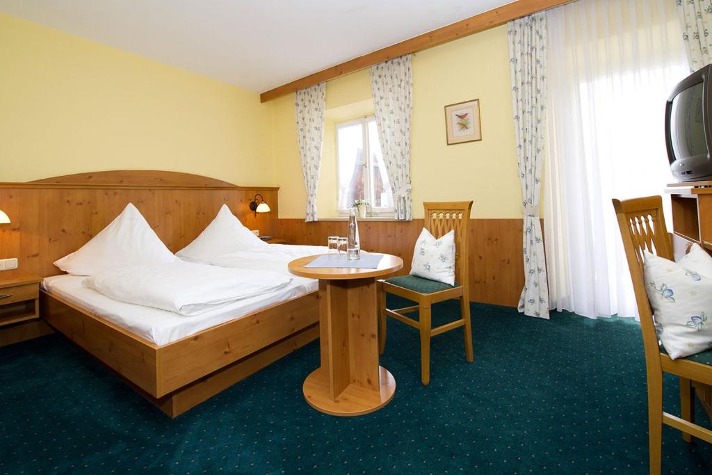 Gasthof-Hotel Zur Post Samerberg - Habitación Doble Con Balcón