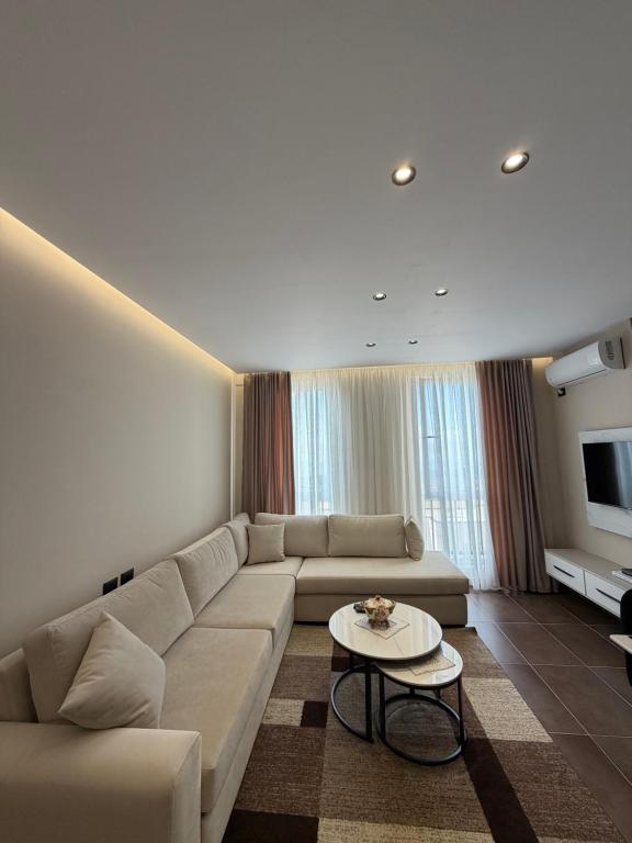 a living room with a couch and a table at Rapo Apartment in Krujë