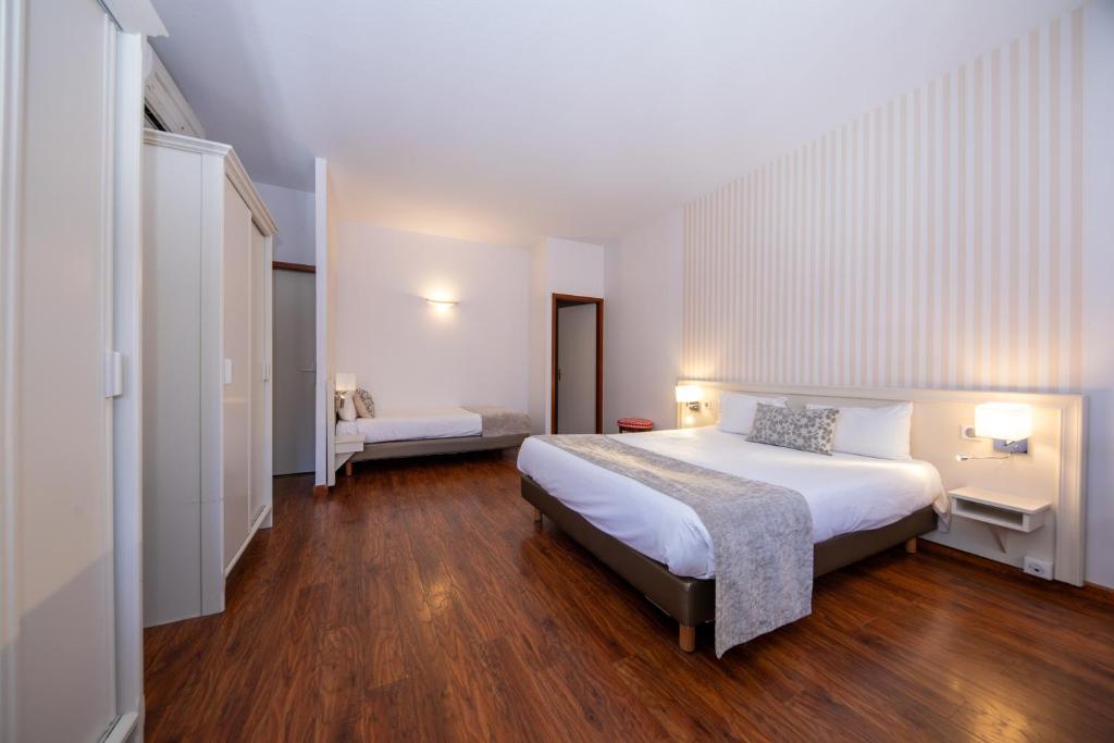The Originals Boutique, Hôtel La Ferme du Pape, Eguisheim - Driepersoonskamer (3 Bedden)