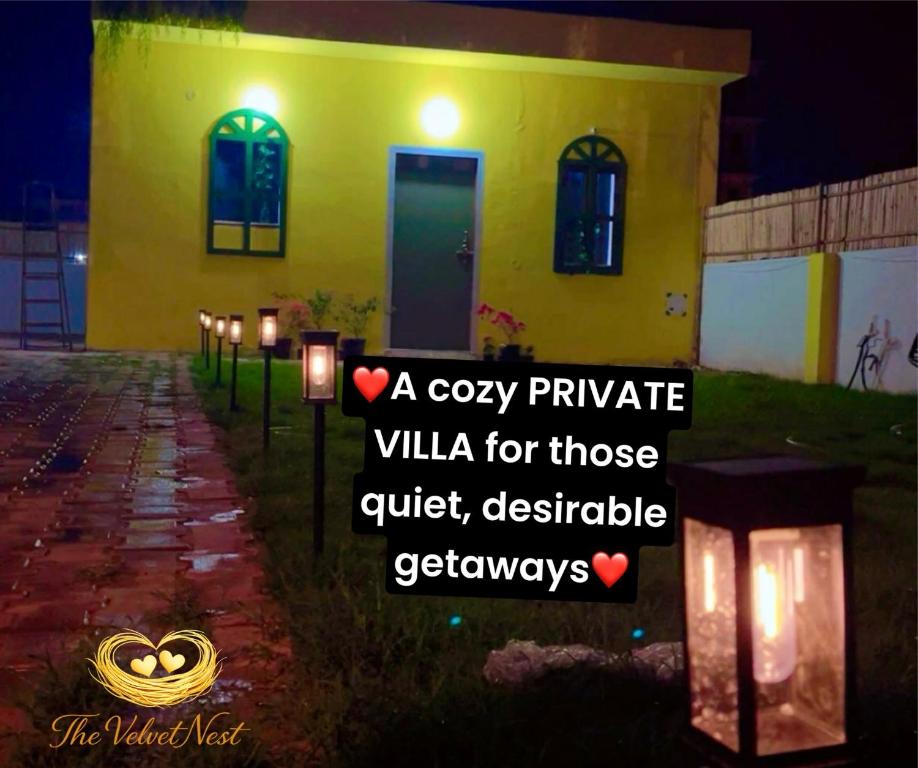 a cozy private villa for those quiet desirable getaways at The Velvet Nest - Gurgaon - Luxurious Single Bedroom Private Villa with Garden in Gurgaon