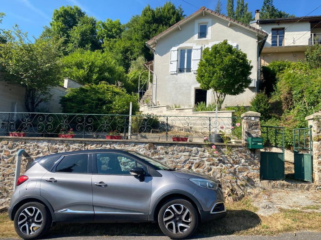 a silver car parked in front of a house at Gîte le Taurion in Saint-Priest-Taurion