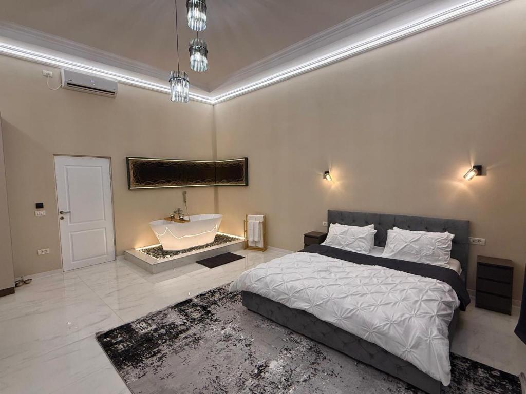 a bedroom with a large bed and a sink at Apartament Centru Wot Diamond in Arad