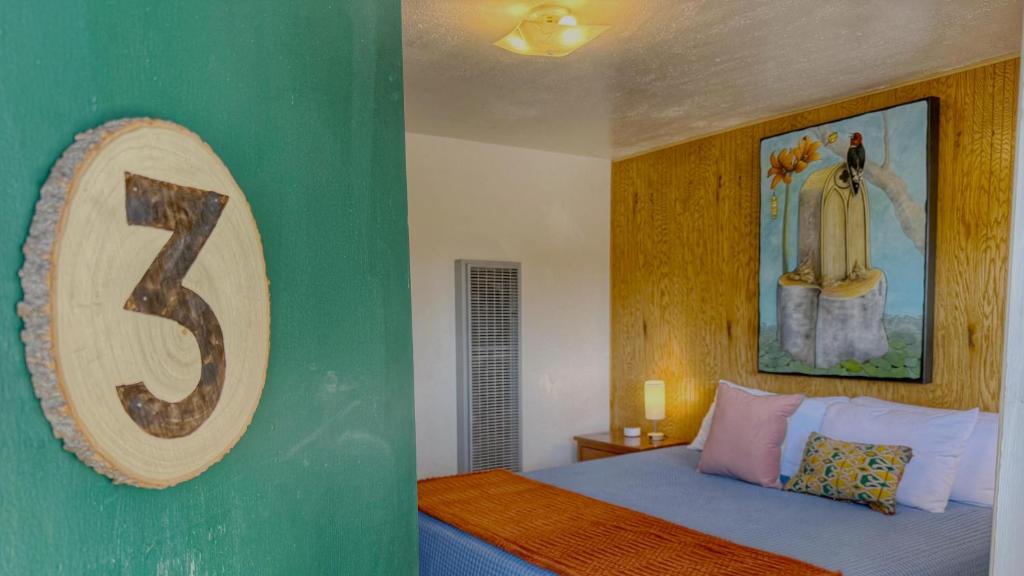 a bedroom with a bed with a sign on the wall at Birds - King Suite Pets ok, Shared Kitchen #3 in Bluff