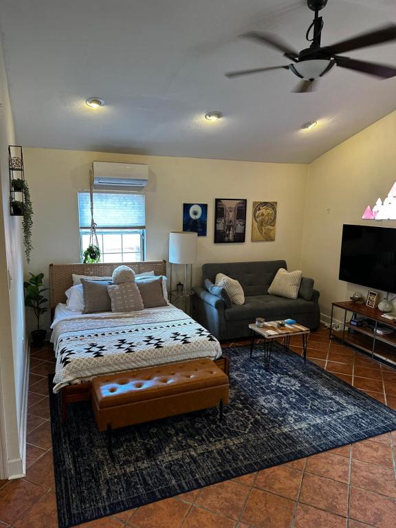 Lofty Dreams B&B, studio near Disney & Universal