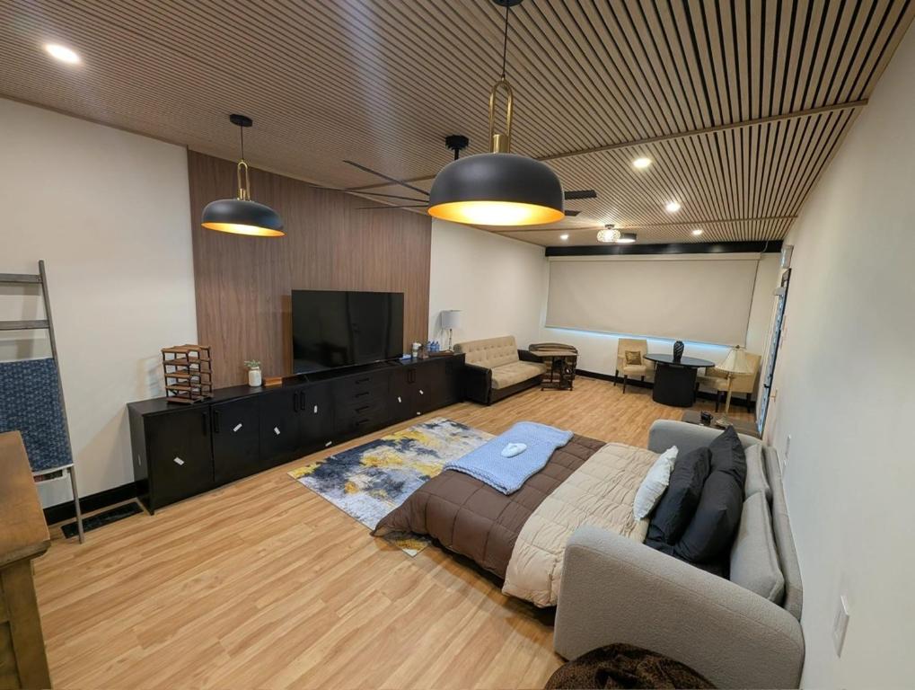 a bedroom with a bed and a tv in a room at Spacious King Pull Out Suite Beamsville in Beamsville