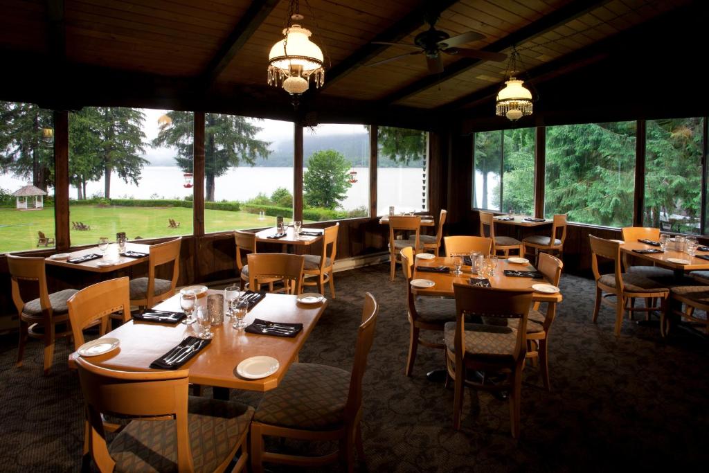 Restaurace v ubytování Lake Quinault Lodge