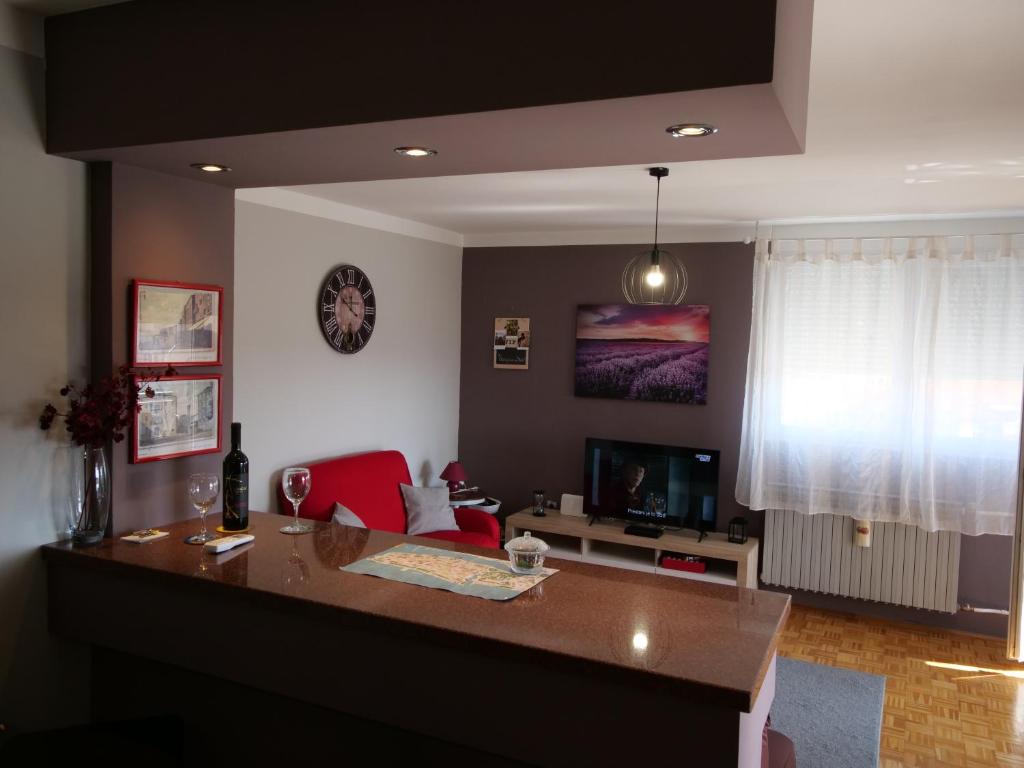 P&C Zadar Two-Bedroom Apartment with Balcony, near Old Town, Free Public Parking Area