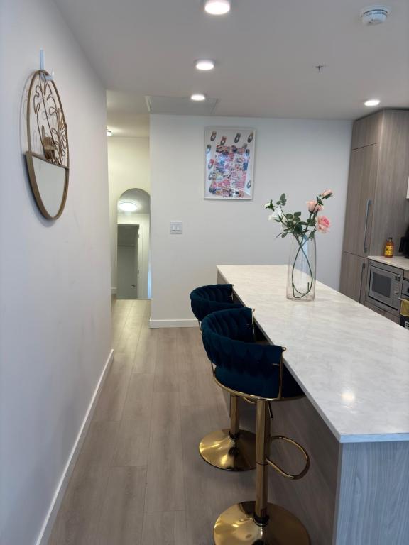 an office with a counter and blue bar stools at Executive 2 beds and 1 bath suit in Surrey