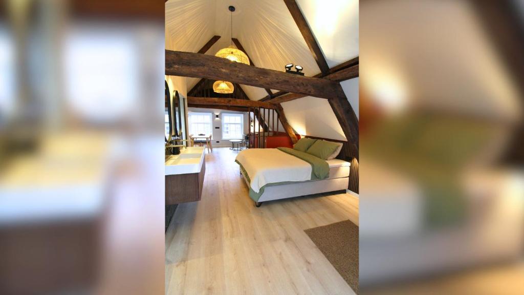 a bedroom with a bed and a wooden ceiling at Stay at Gouwzee in Monnickendam