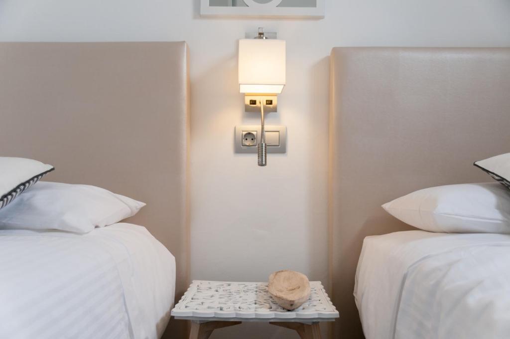 A bed or beds in a room at Bungalows Adonis