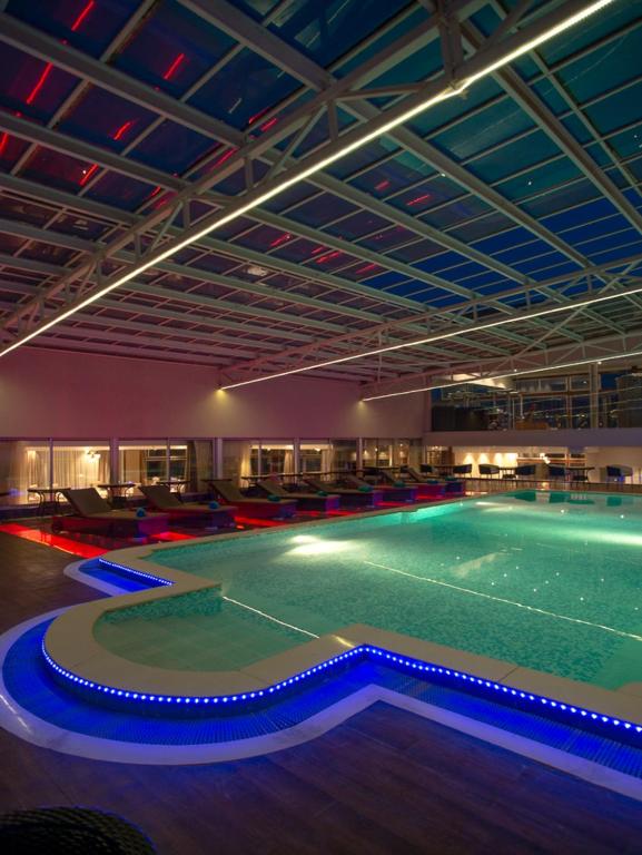 Bazén v ubytování Cloud Hotel & Suites nebo v jeho okolí