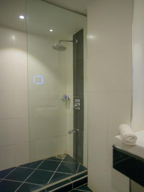 Koupelna v ubytování Cloud Hotel & Suites