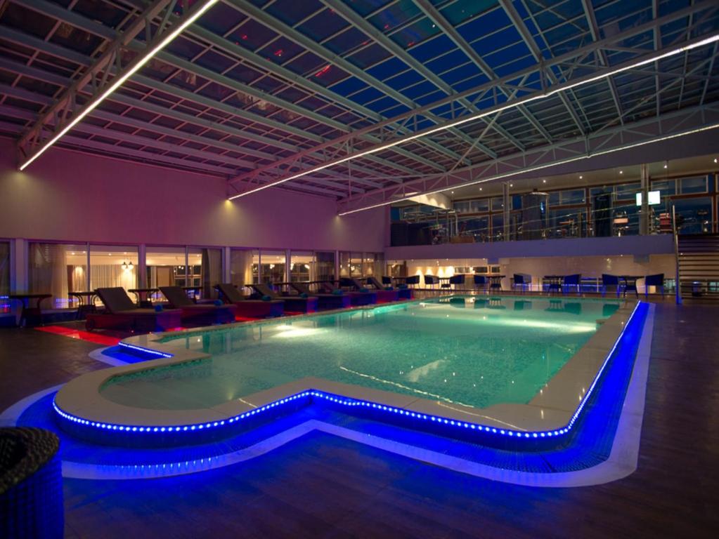 Bazén v ubytování Cloud Hotel & Suites nebo v jeho okolí