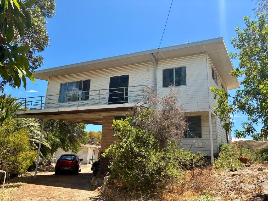 a house with a balcony on top of it at Kite House in Guilderton