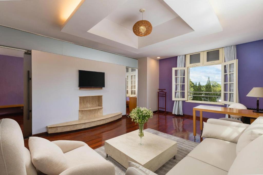 Suite Premium Có Giường Cỡ King Nhìn Ra Hồ Nước