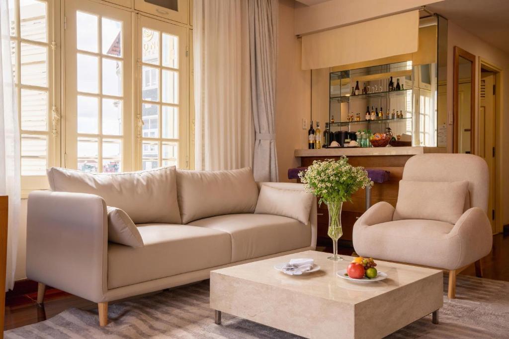 Suite Premium Có Giường Cỡ King Nhìn Ra Hồ Nước