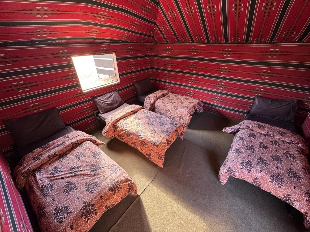 Wadi Rum Magic Nature Camp - Habitación Cuádruple Con Vistas A La Montaña