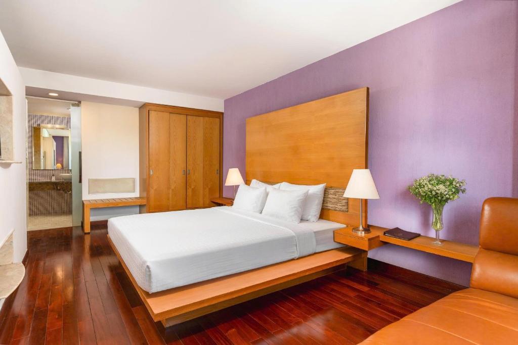 Suite Premium Có Giường Cỡ King Nhìn Ra Hồ Nước