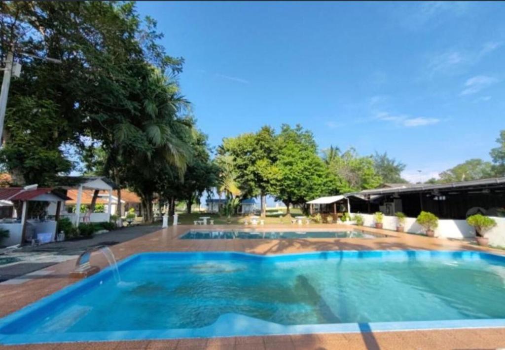 a large swimming pool with a blue pool at Hotel Green Town Port Dickson in Port Dickson