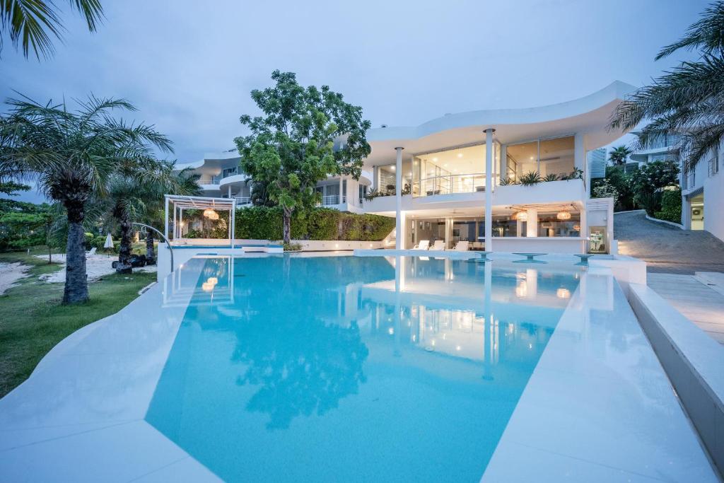 Gallery image of Pure Sunset Beach - Studio with Green Balcony in Na Jomtien
