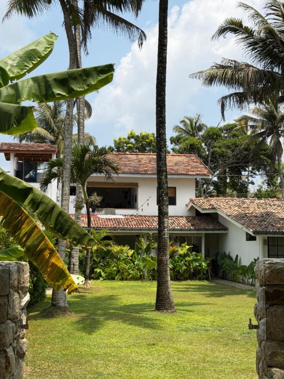 a view of the house from the yard at Surf Lodge Madiha in Matara