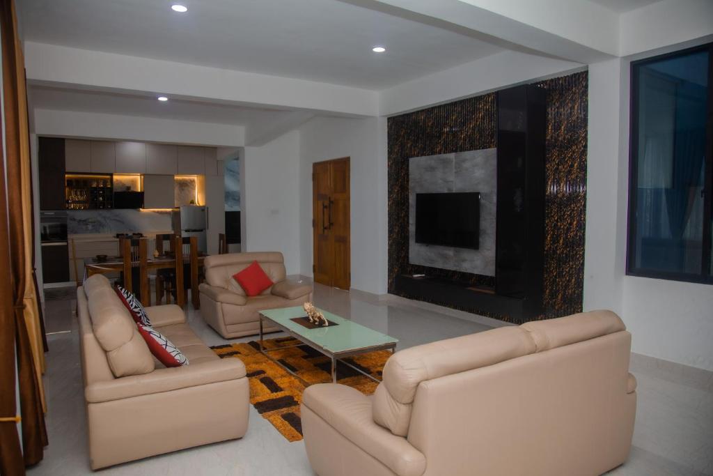 a living room with two couches and a fireplace at Celenika Resort in Kandy