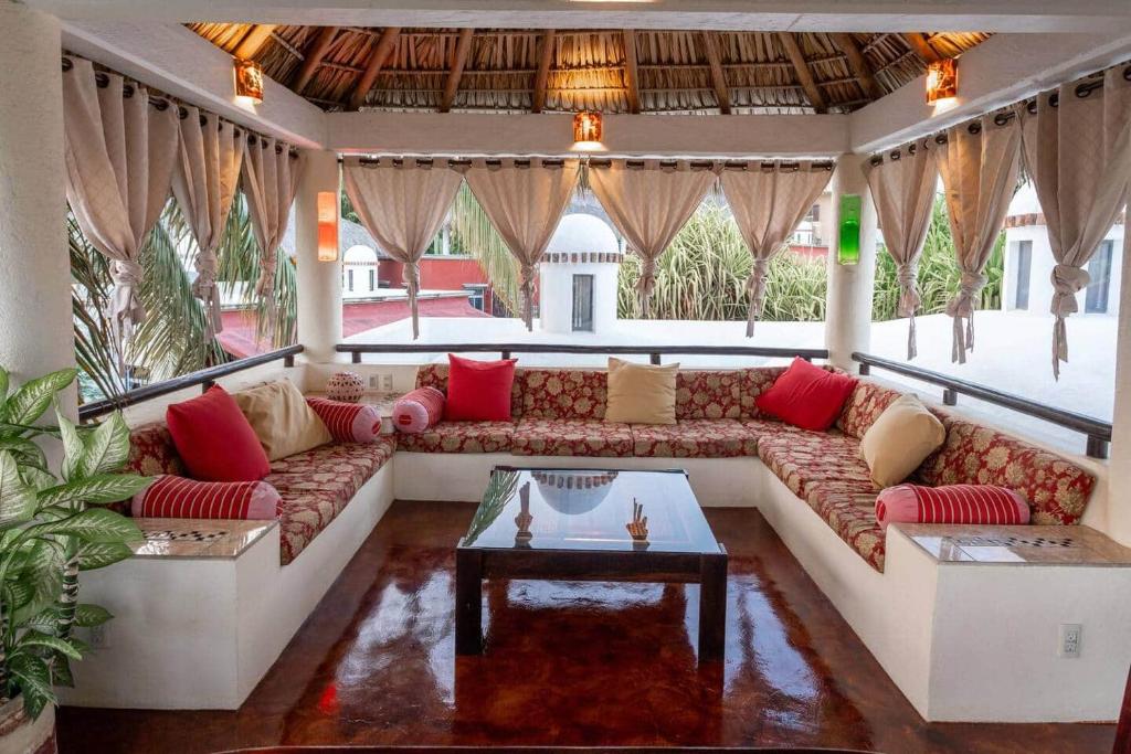 a living room with a couch and a table at Casa Bella Brisa in Puerto Escondido