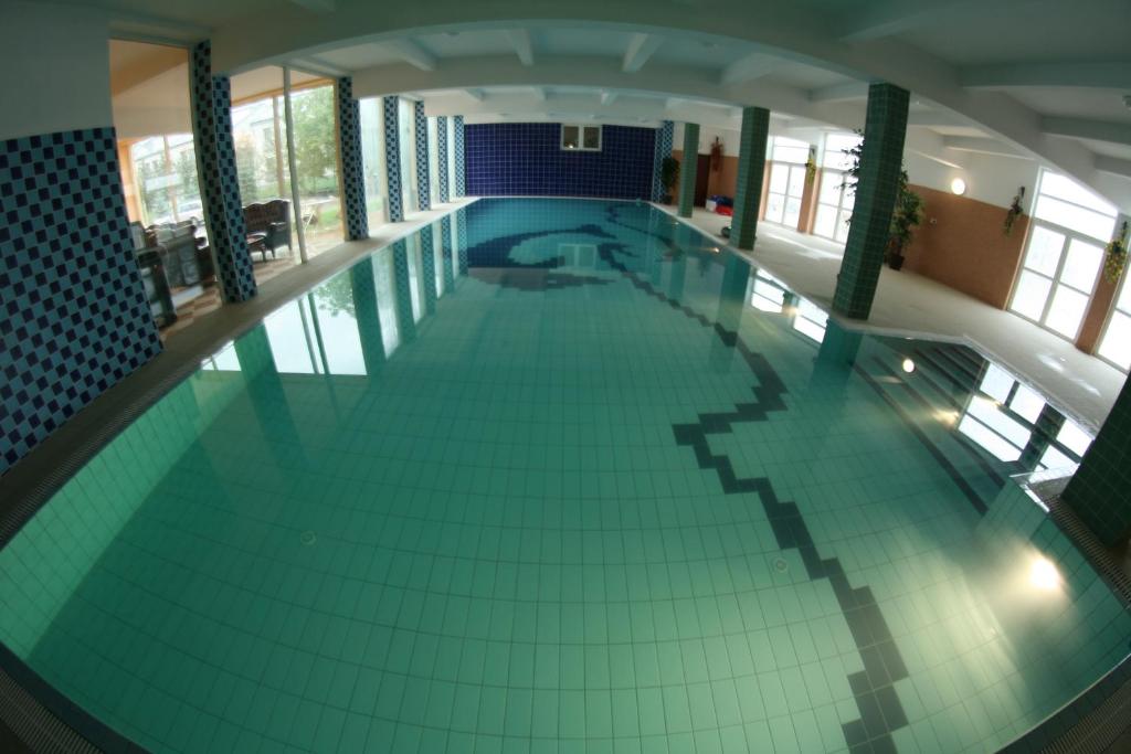 an overhead view of a swimming pool at Hotel Daisy Budget in Krakow