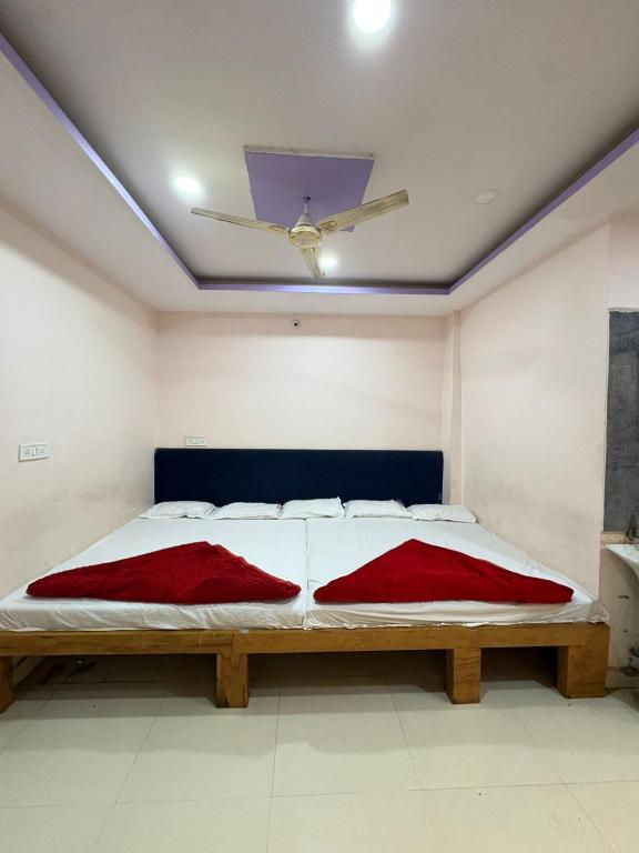 a large bed in a room with a ceiling at Shree Kulluka Guest House Ujjain in Ujjain