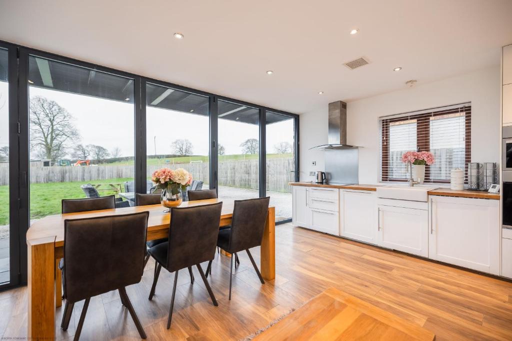 a kitchen and dining room with a table and chairs at Jenny's Barn - Sleeping 9, Dog friendly in Staveley