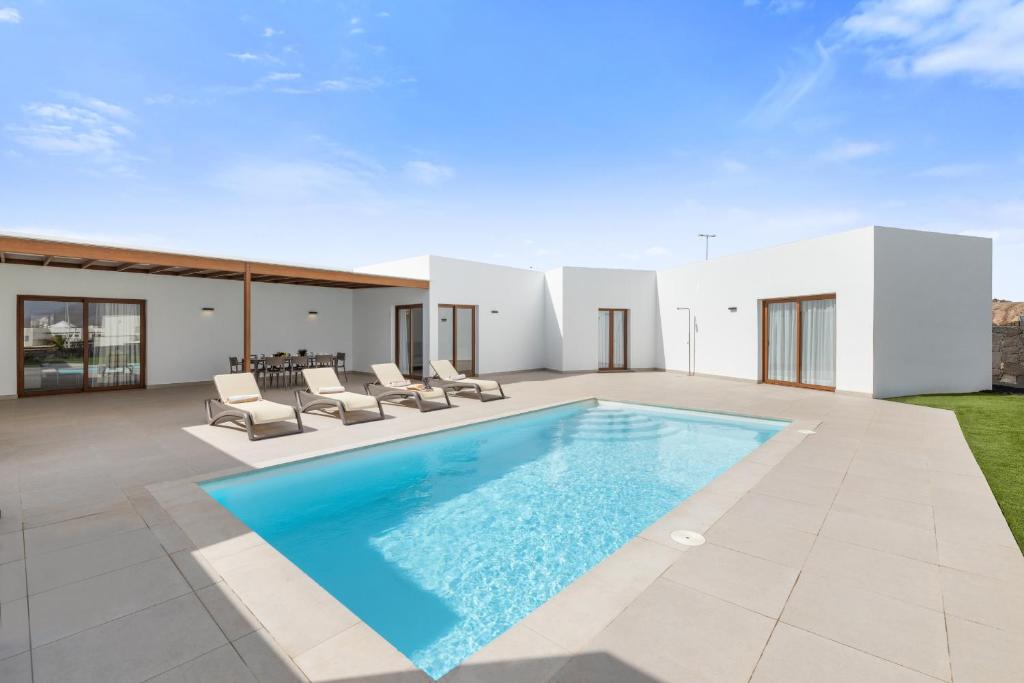 Villa Los Altos Anisa 13A by Escape Home