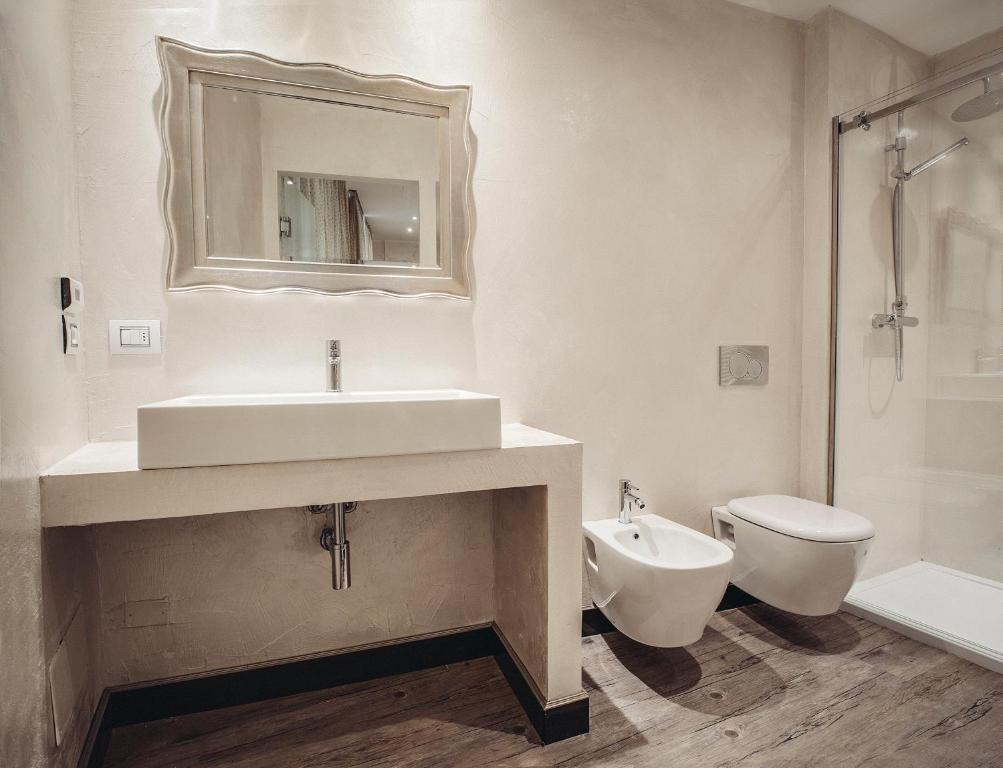 Uma casa de banho em Arena Easy Suites Guesthouse