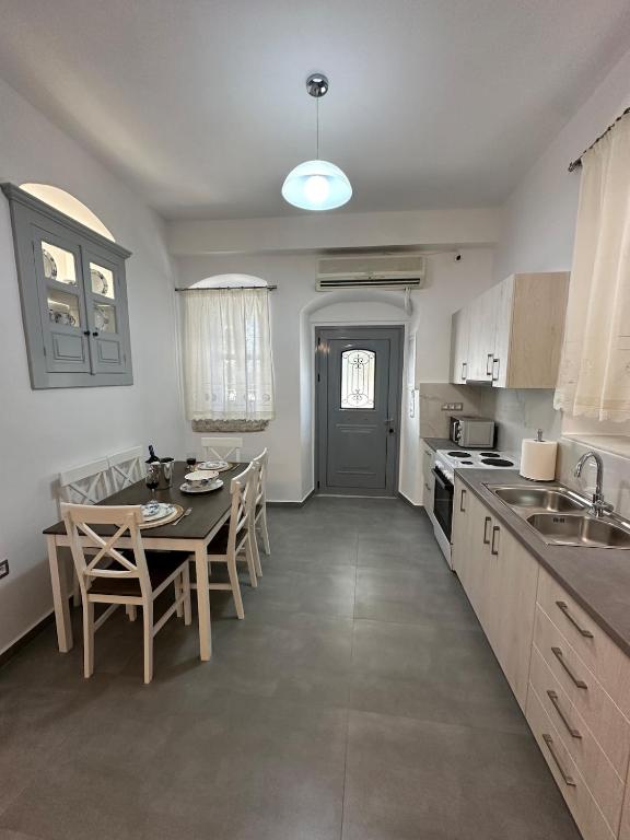 Central & Cozy of Apeiranthos