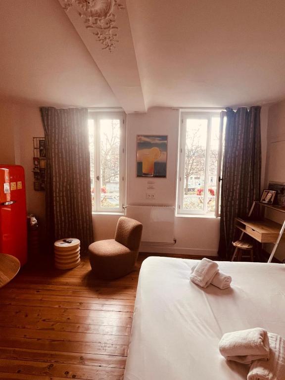 Villa Robs - Appartements tout confort, TV connectée, Haut débit, Localisation idéale - Courts séjours & Affaires - Arrivée autonome - Pas d'ascenseur - Queen Studio
