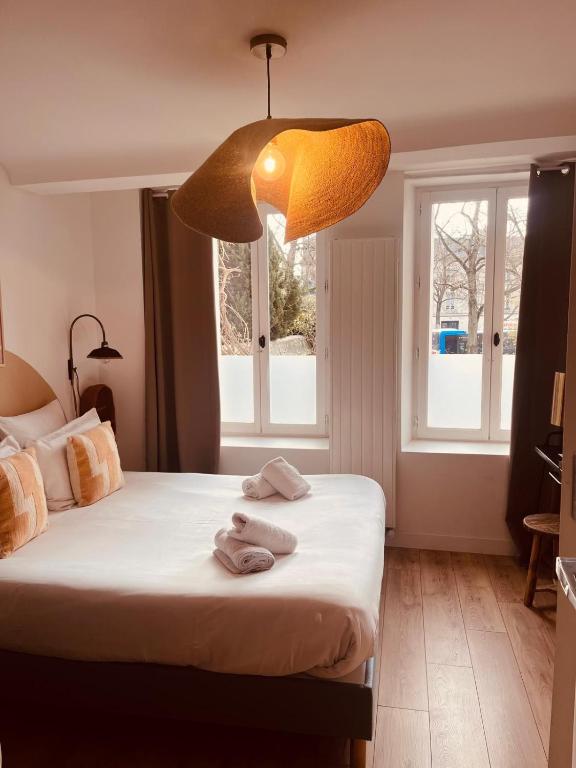 Villa Robs - Appartements tout confort, TV connectée, Haut débit, Localisation idéale - Courts séjours & Affaires - Arrivée autonome - Pas d'ascenseur - Superior Studio