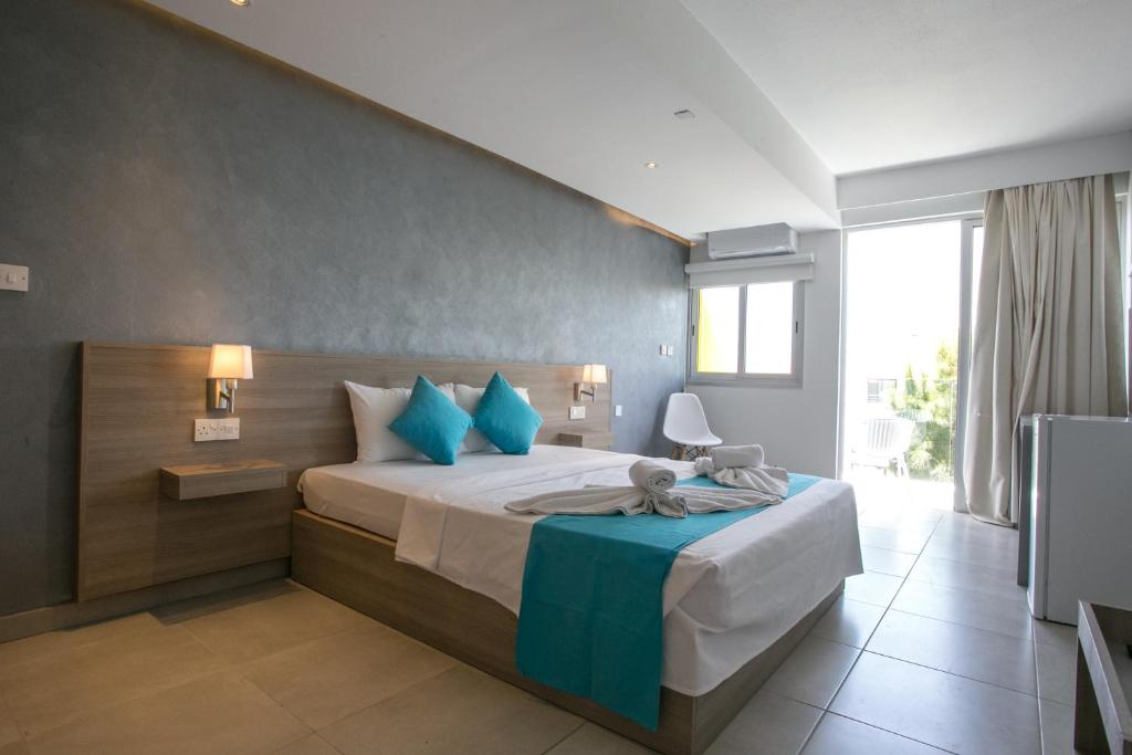 Flora Maria Suites