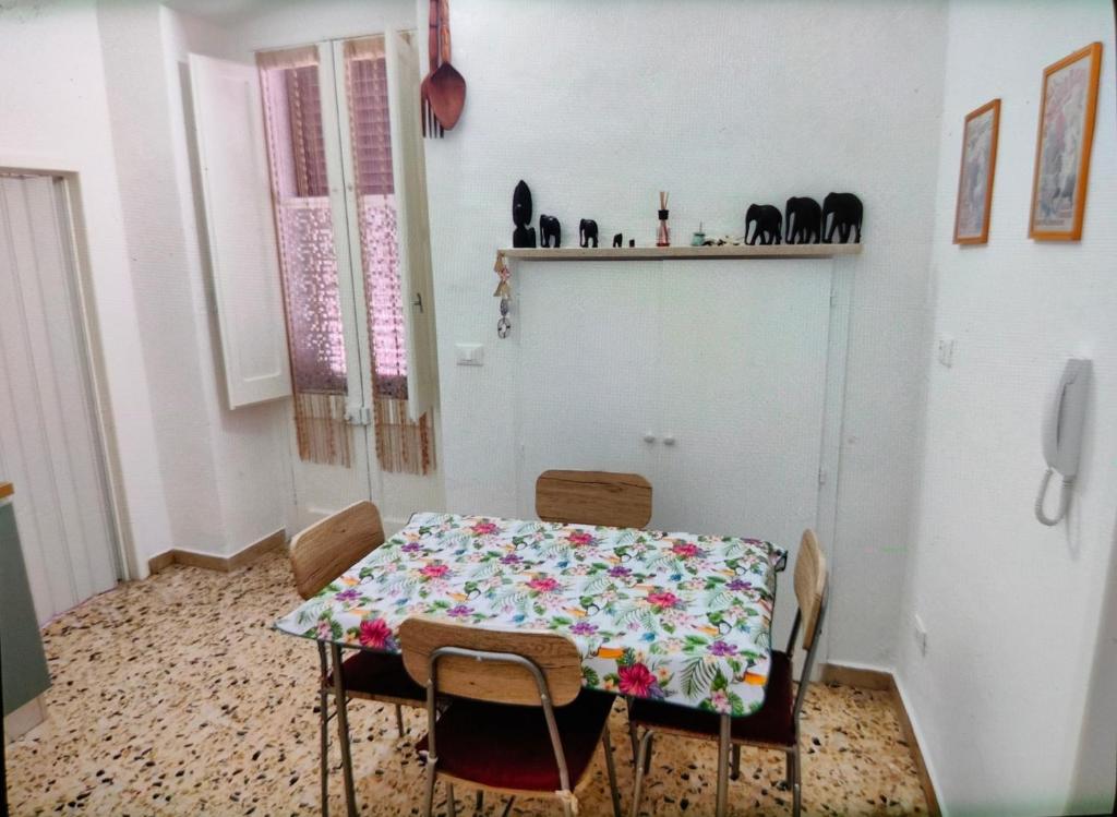 a dining room with a table and chairs in a room at Antica dimora LUNA in Casarano
