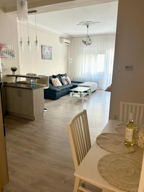 a kitchen and living room with a table and a couch at BartokLux in Budapest
